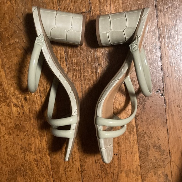 Dolce Vita sage green block heel sandals - Picture 2 of 4